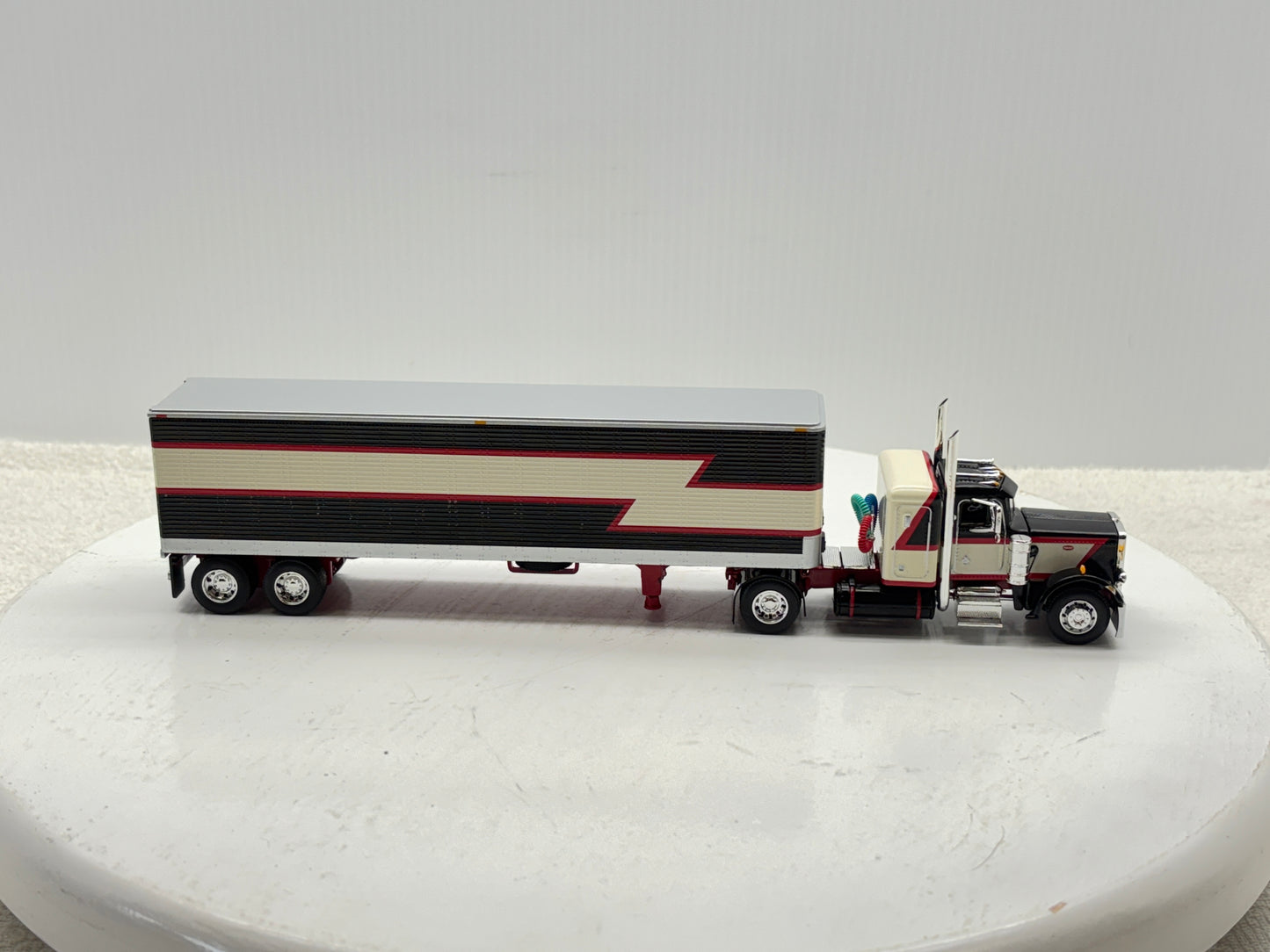 1/64 Peterbilt 359