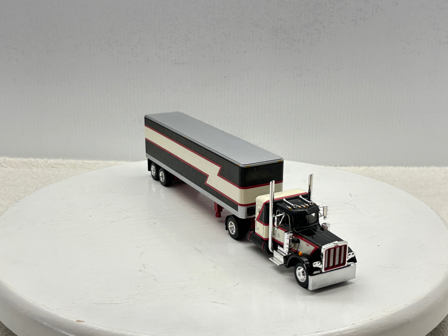 1/64 Peterbilt 359