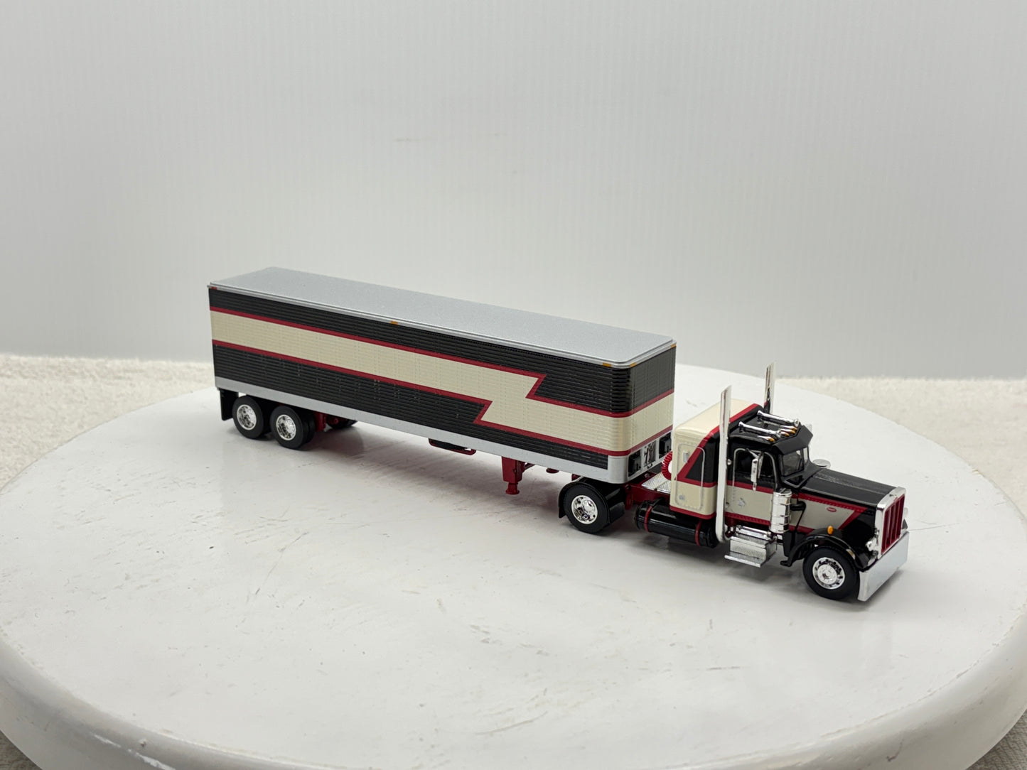 1/64 Peterbilt 359