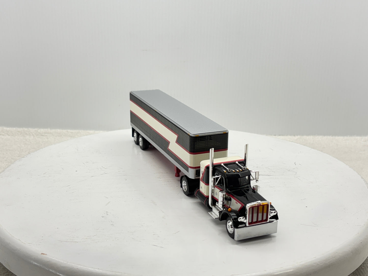 1/64 Peterbilt 359