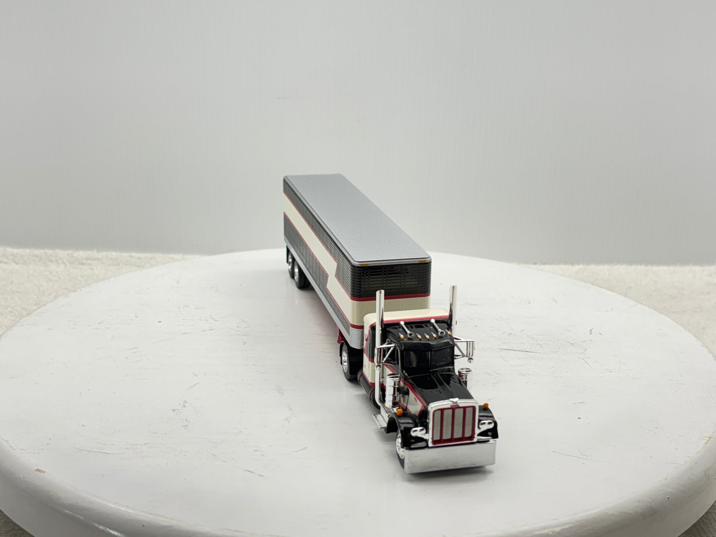 1/64 Peterbilt 359