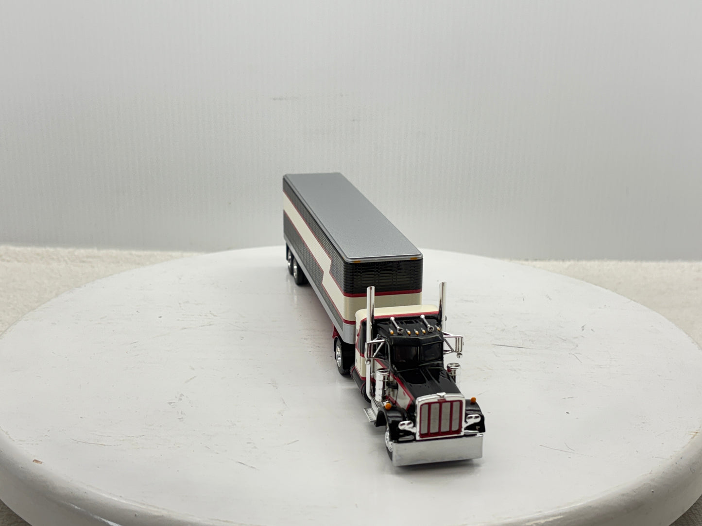 1/64 Peterbilt 359
