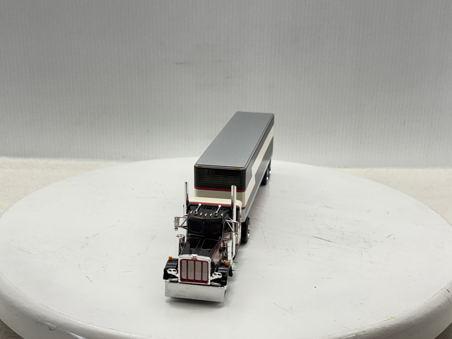 1/64 Peterbilt 359