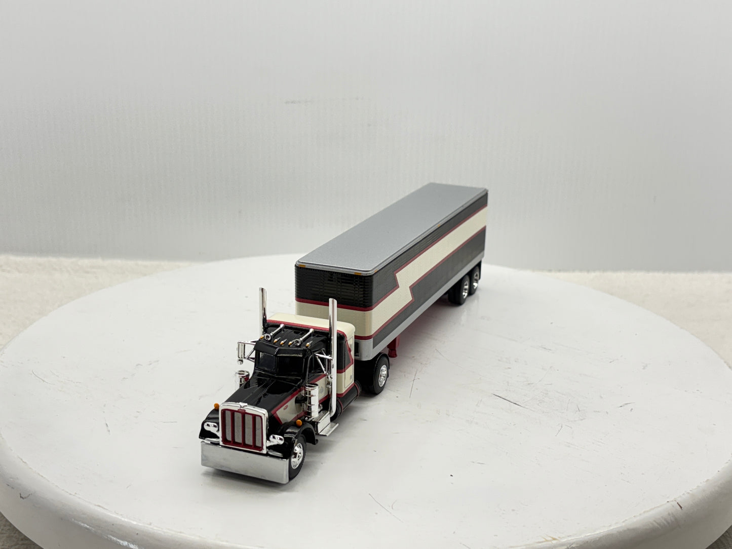 1/64 Peterbilt 359