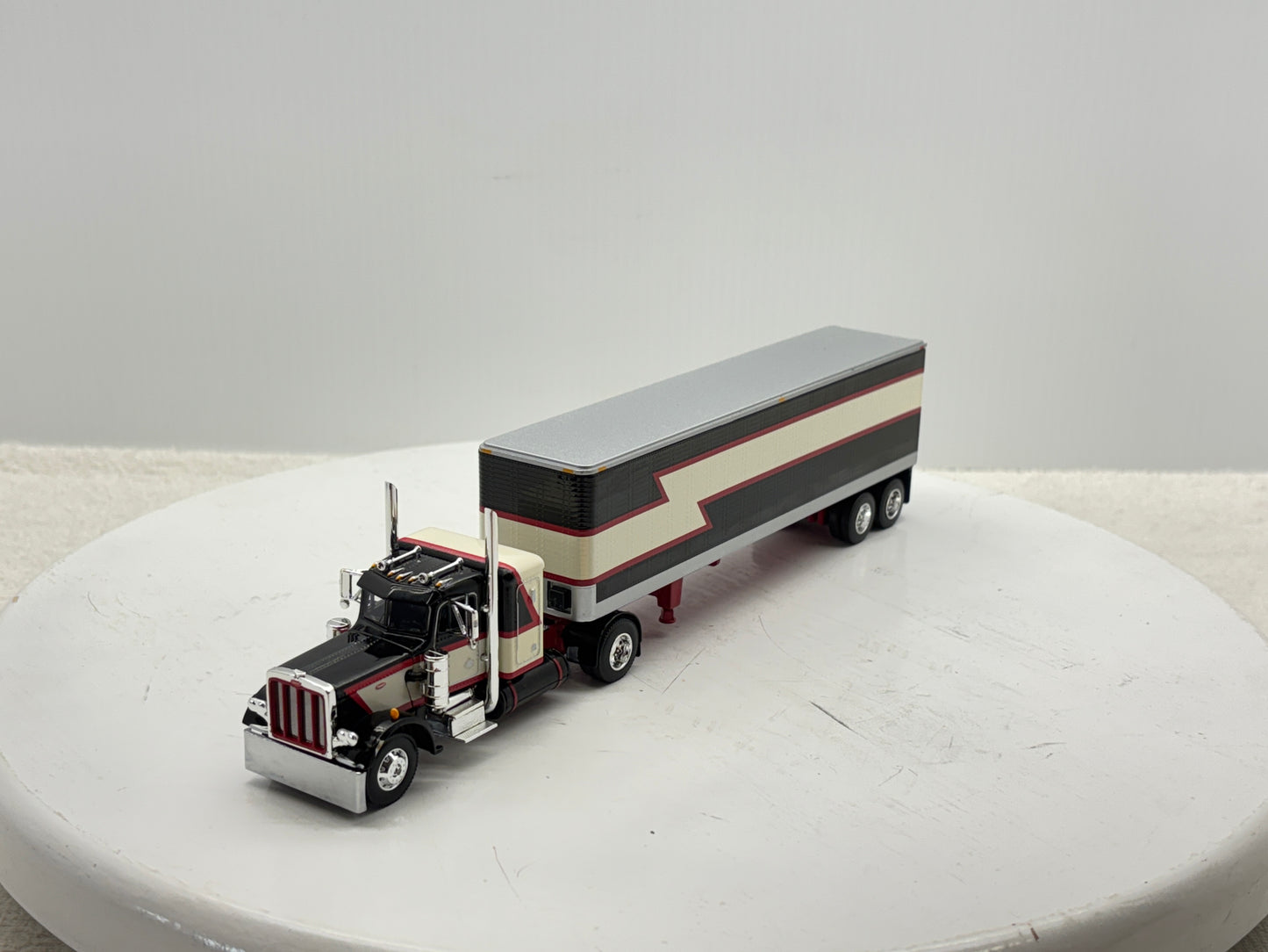 1/64 Peterbilt 359