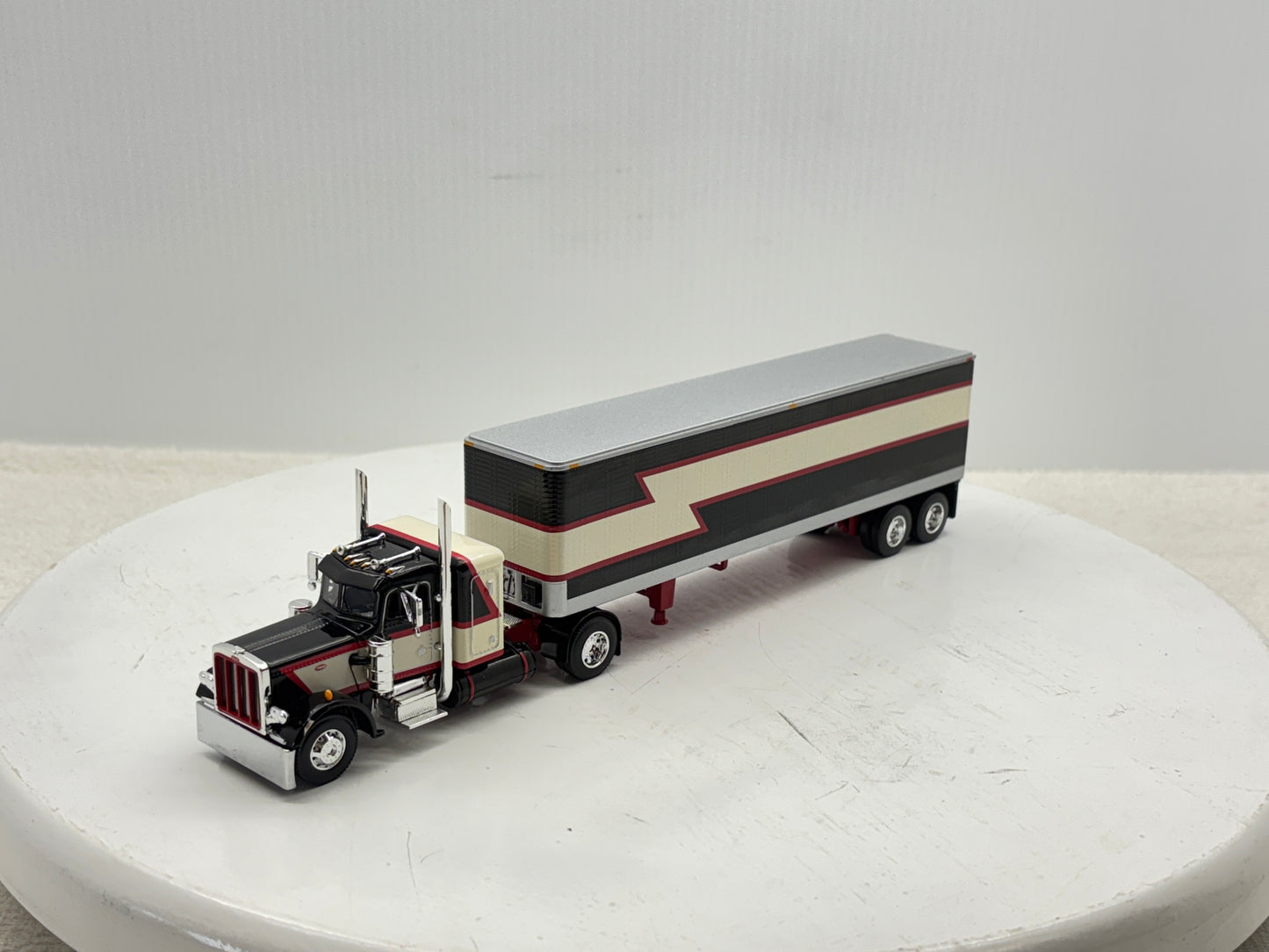 1/64 Peterbilt 359