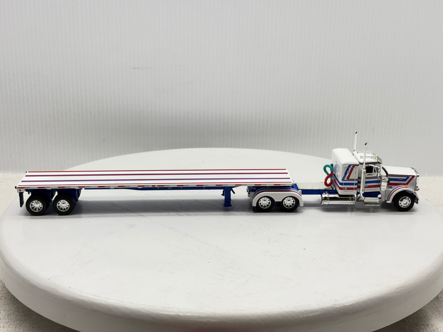 1/64 Peterbilt 359 36'' Flat Top Bicentennial