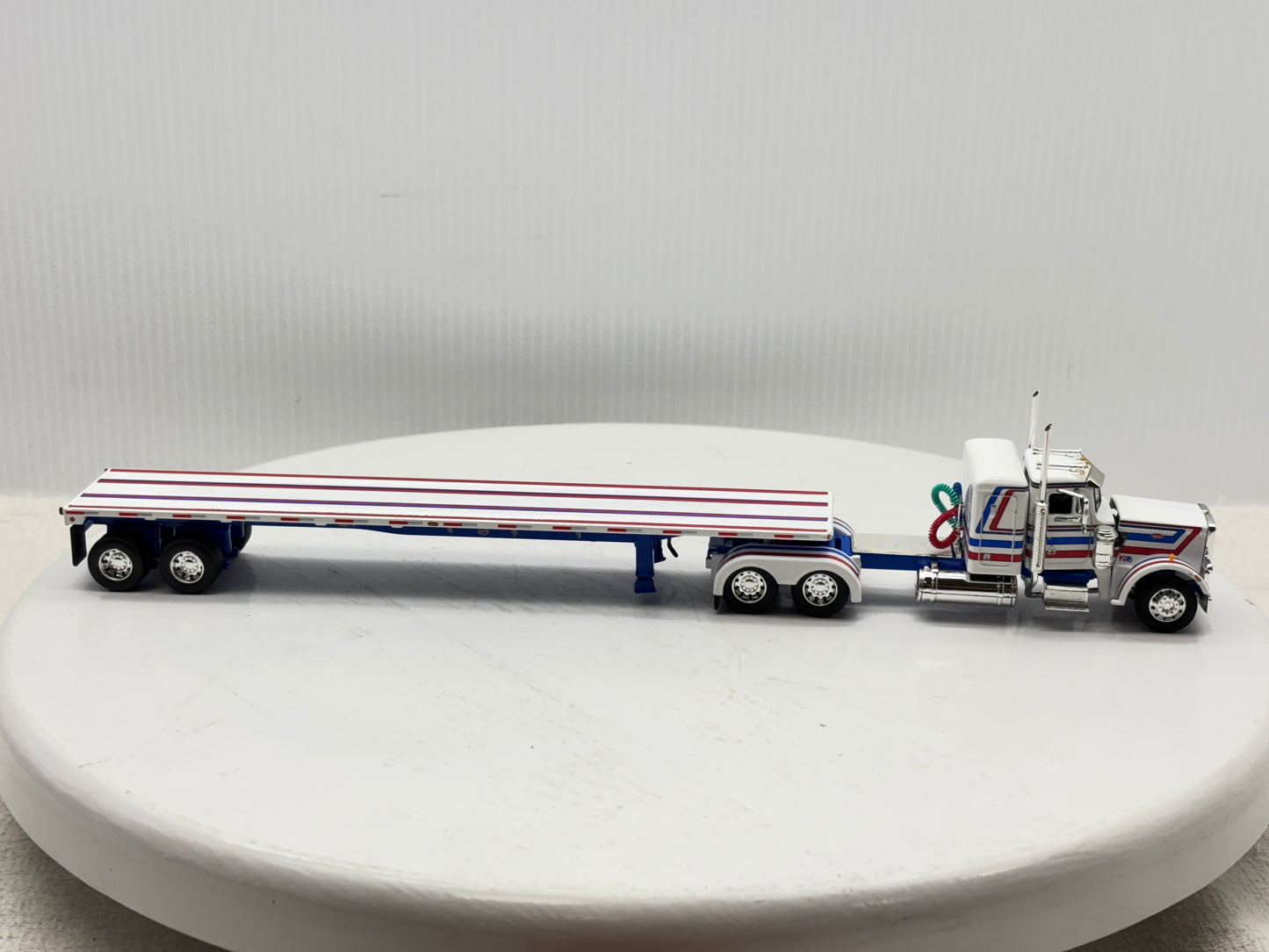1/64 Peterbilt 359 36'' Flat Top Bicentennial