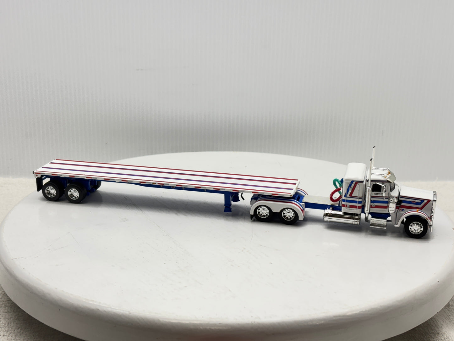 1/64 Peterbilt 359 36'' Flat Top Bicentennial