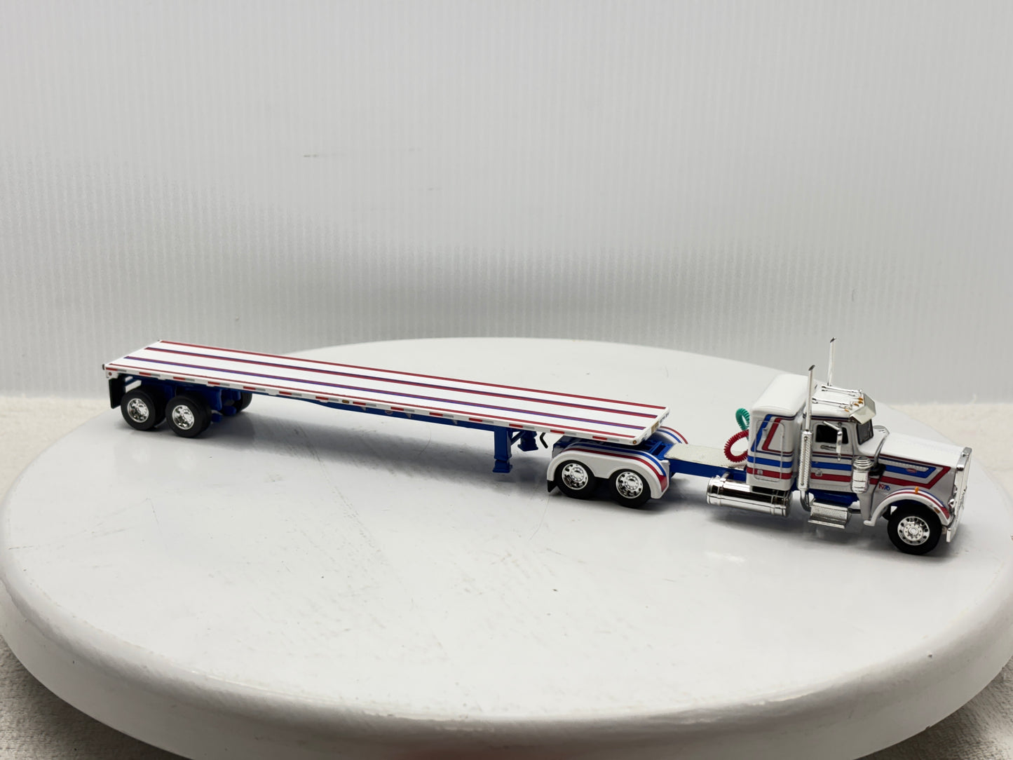 1/64 Peterbilt 359 36'' Flat Top Bicentennial