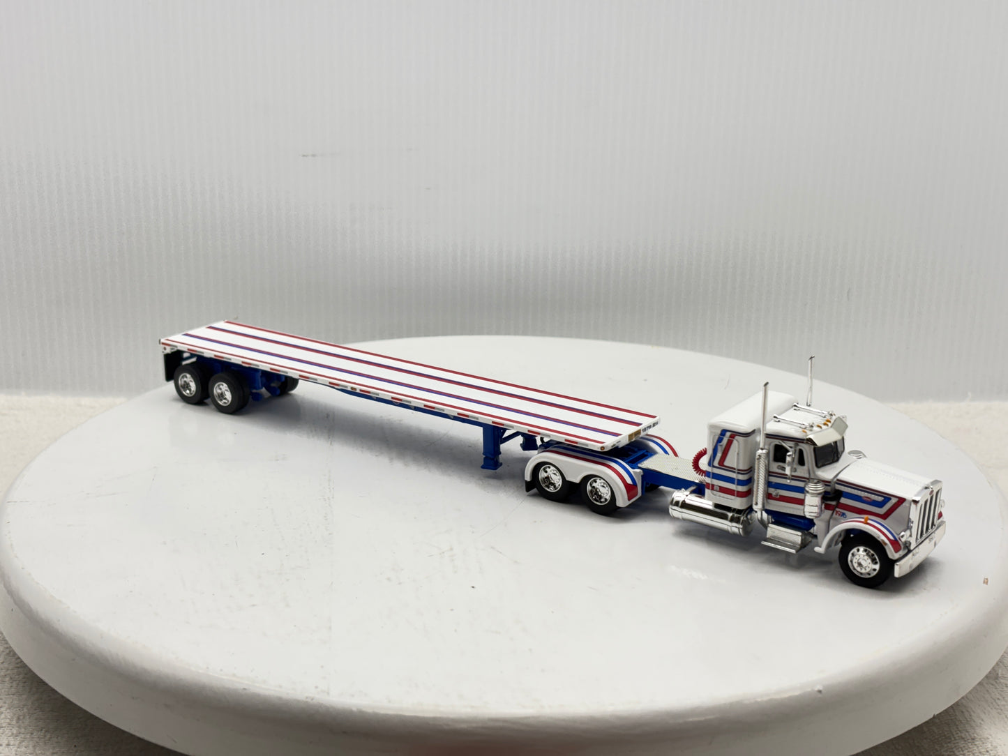 1/64 Peterbilt 359 36'' Flat Top Bicentennial