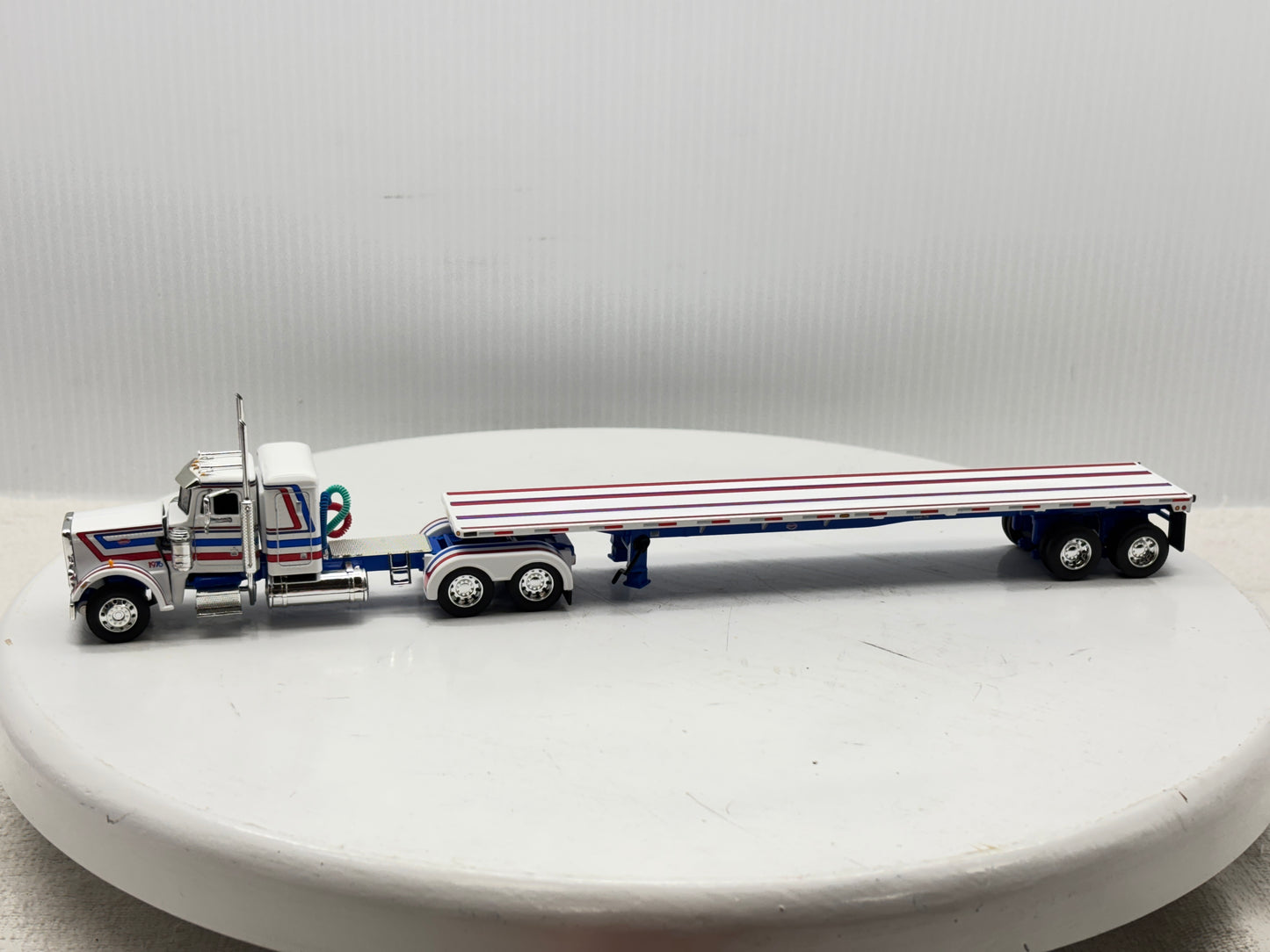 1/64 Peterbilt 359 36'' Flat Top Bicentennial