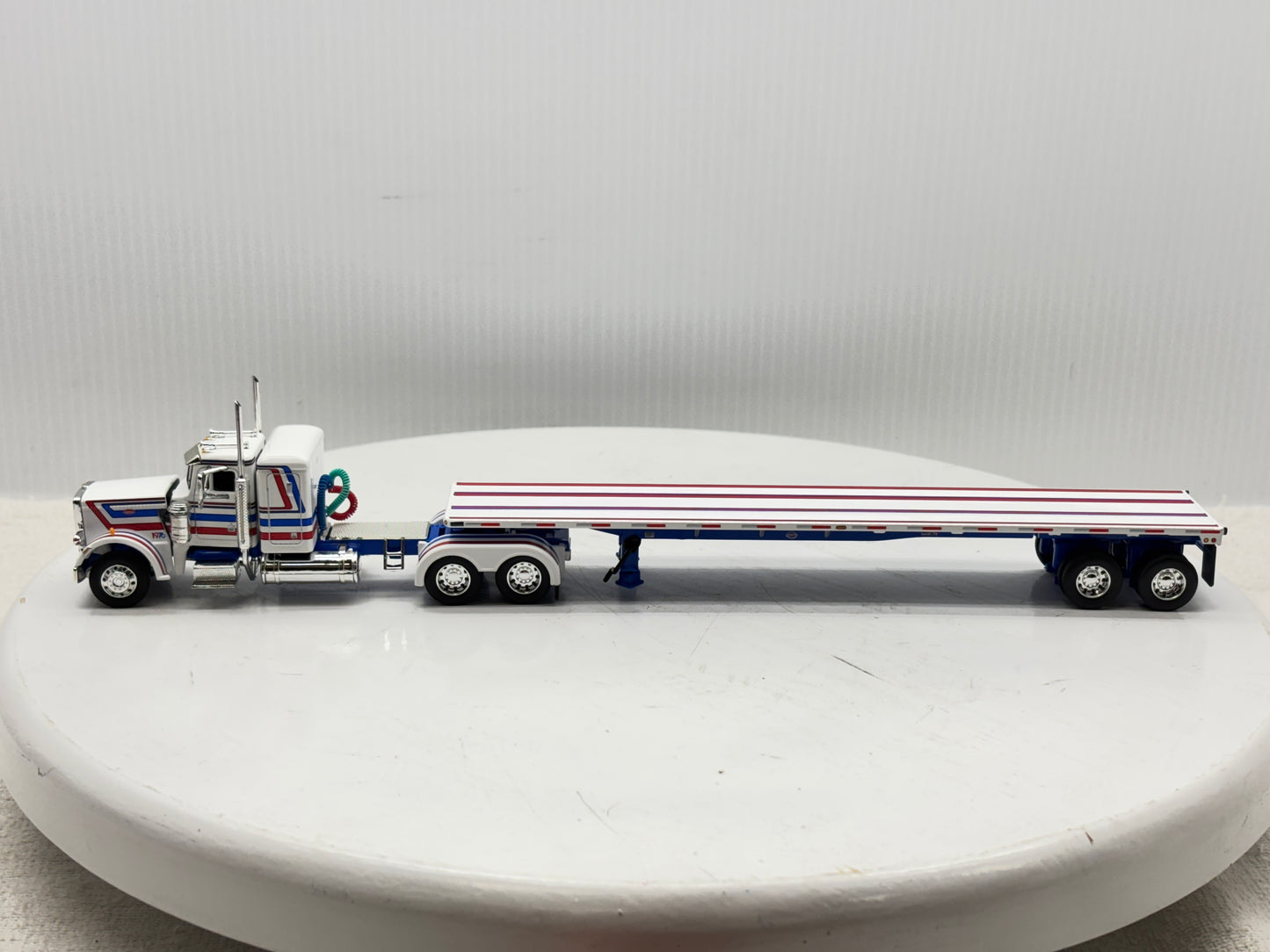 1/64 Peterbilt 359 36'' Flat Top Bicentennial