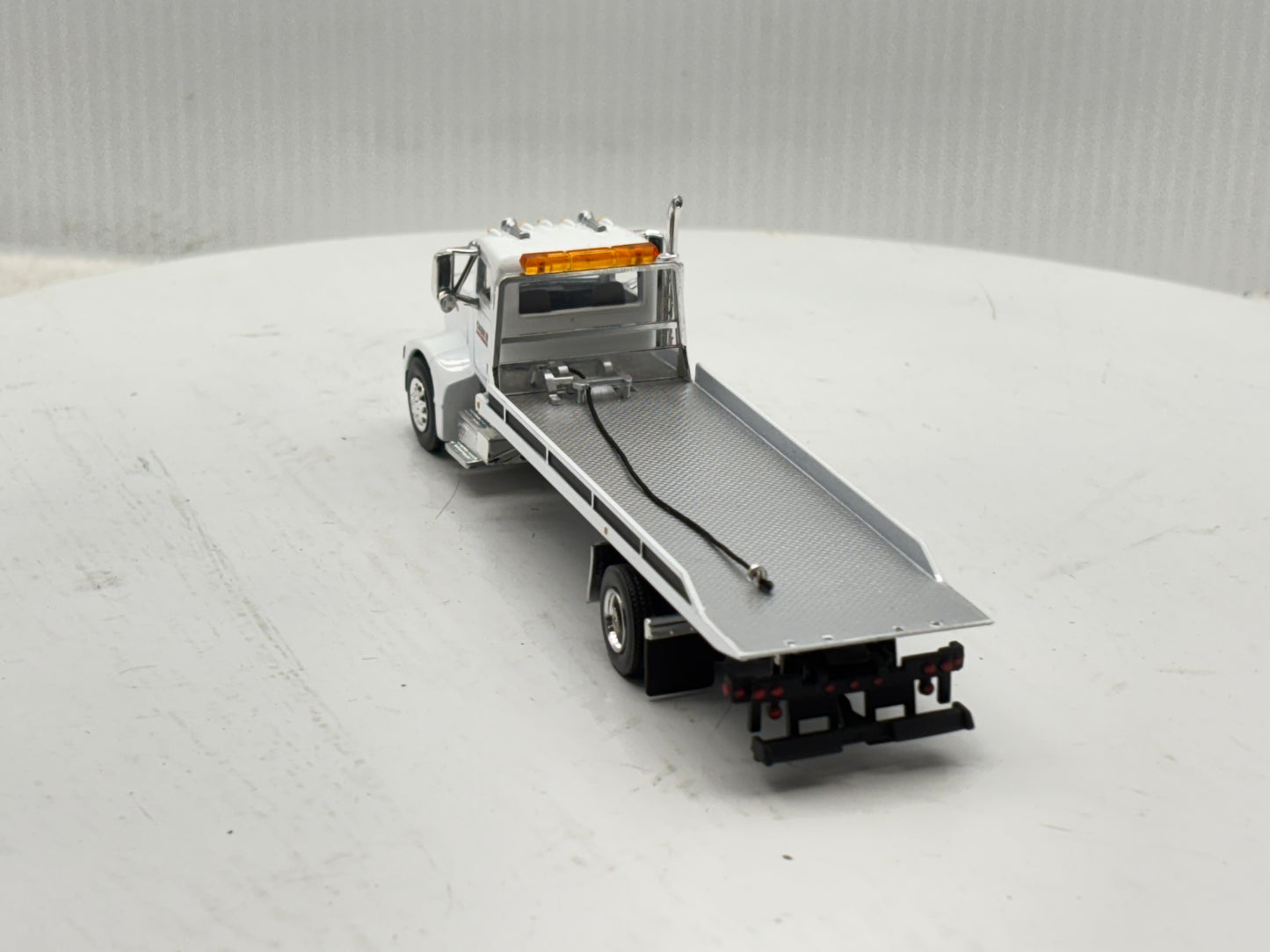1/64 Peterbilt 385 Rollback White