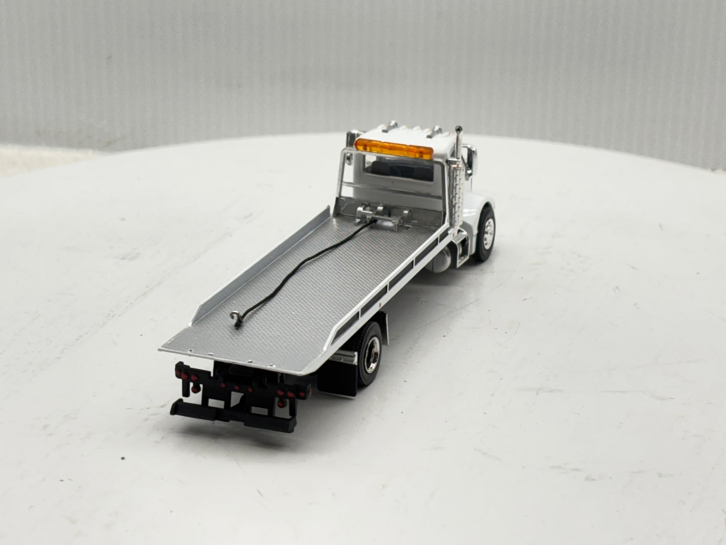 1/64 Peterbilt 385 Rollback White
