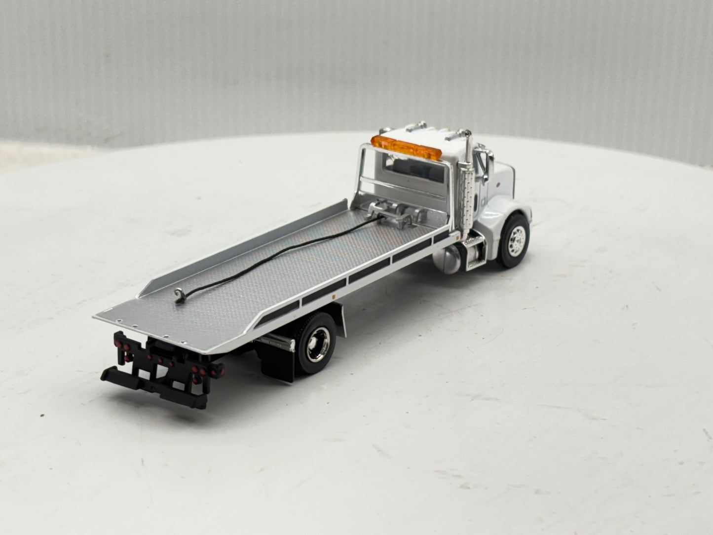 1/64 Peterbilt 385 Rollback White