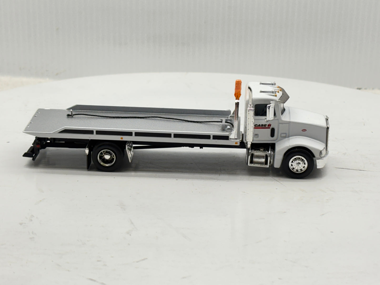 1/64 Peterbilt 385 Rollback White