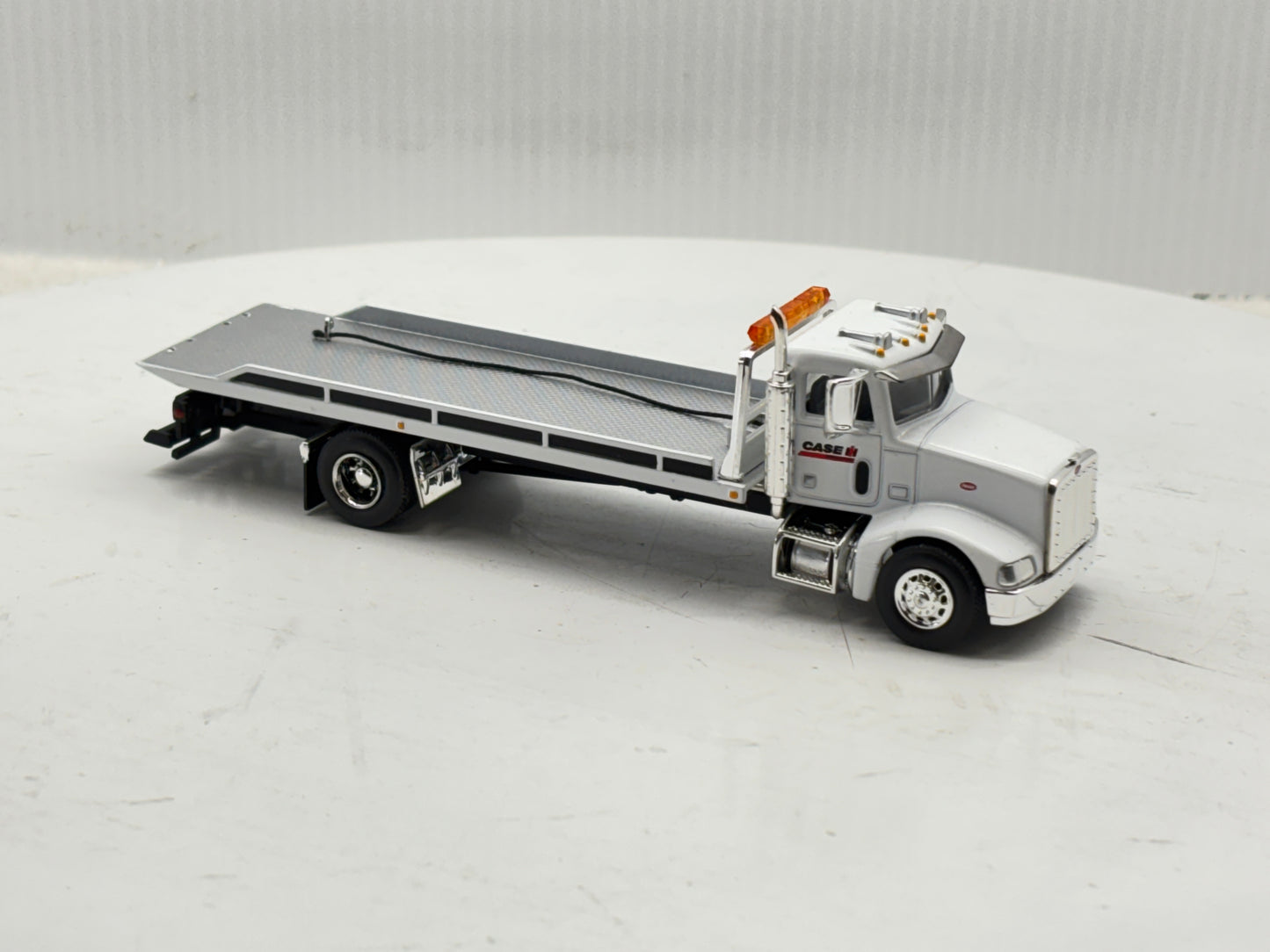 1/64 Peterbilt 385 Rollback White