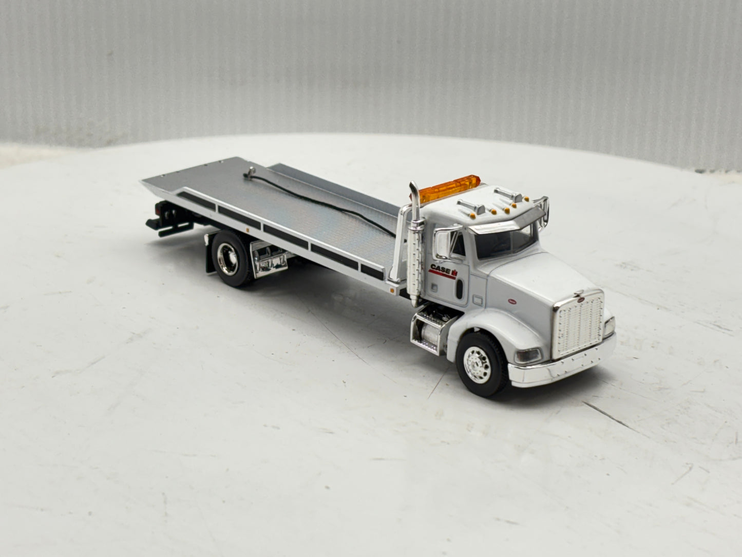 1/64 Peterbilt 385 Rollback White