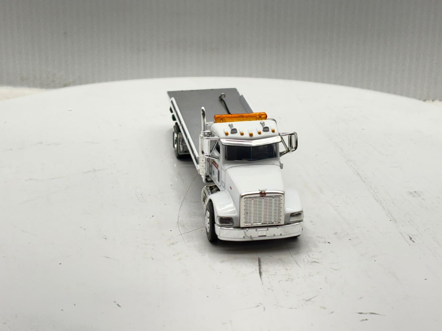 1/64 Peterbilt 385 Rollback White