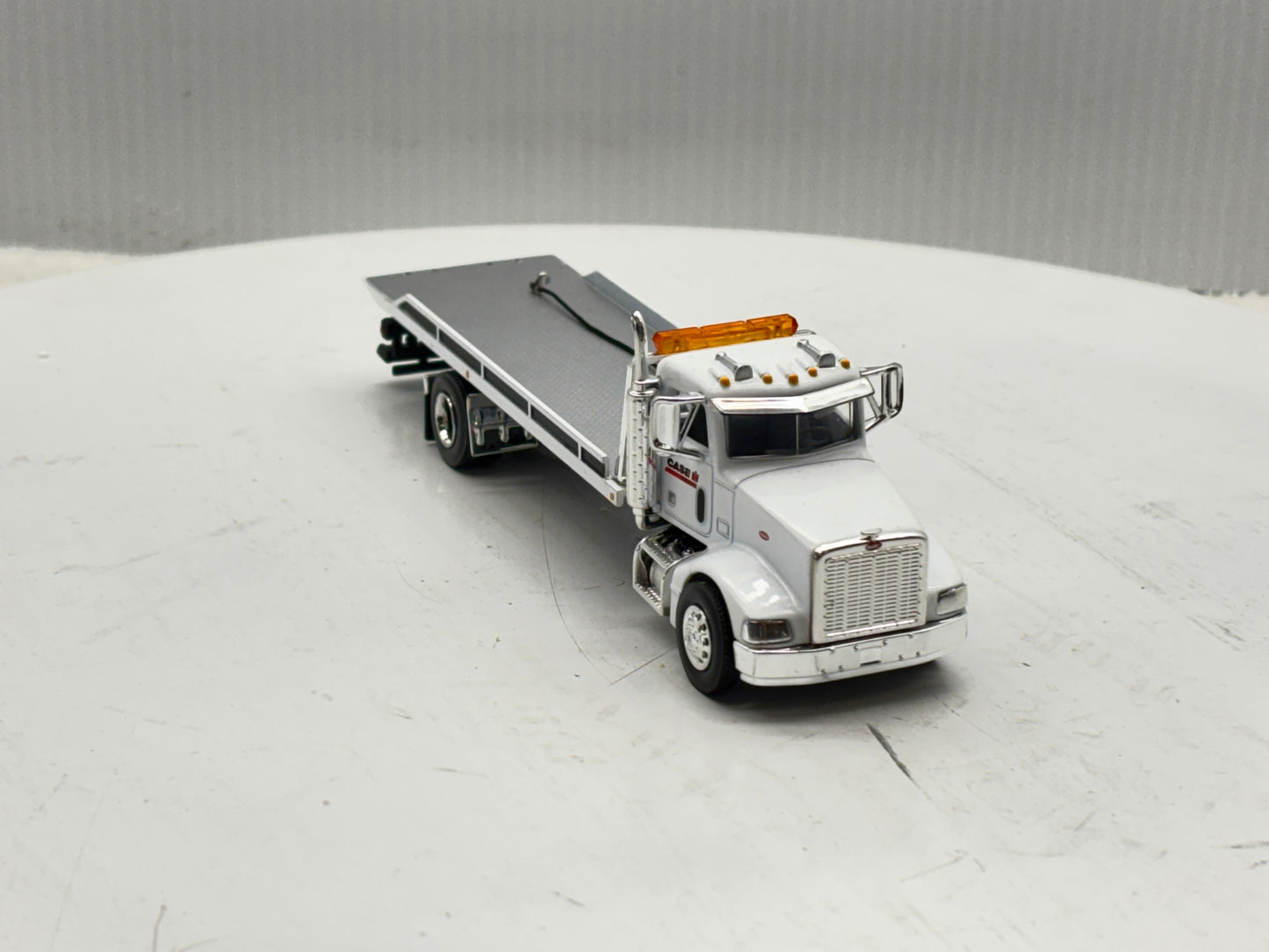 1/64 Peterbilt 385 Rollback White