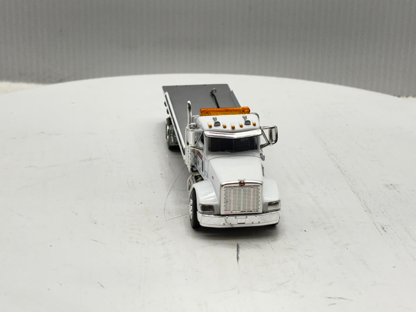 1/64 Peterbilt 385 Rollback White