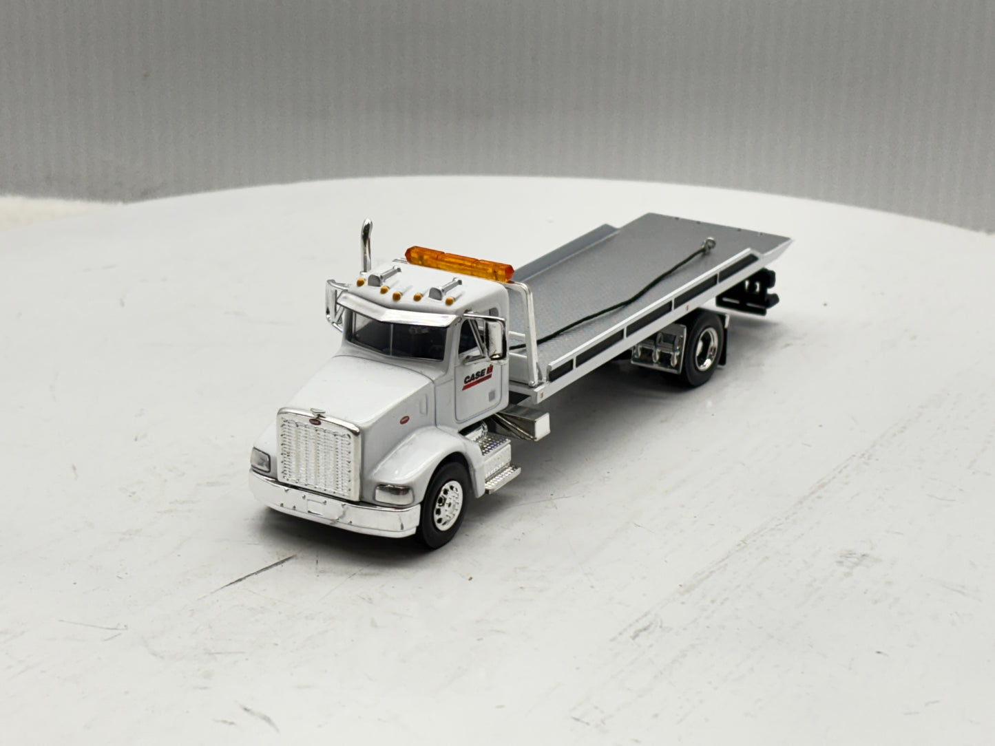1/64 Peterbilt 385 Rollback White