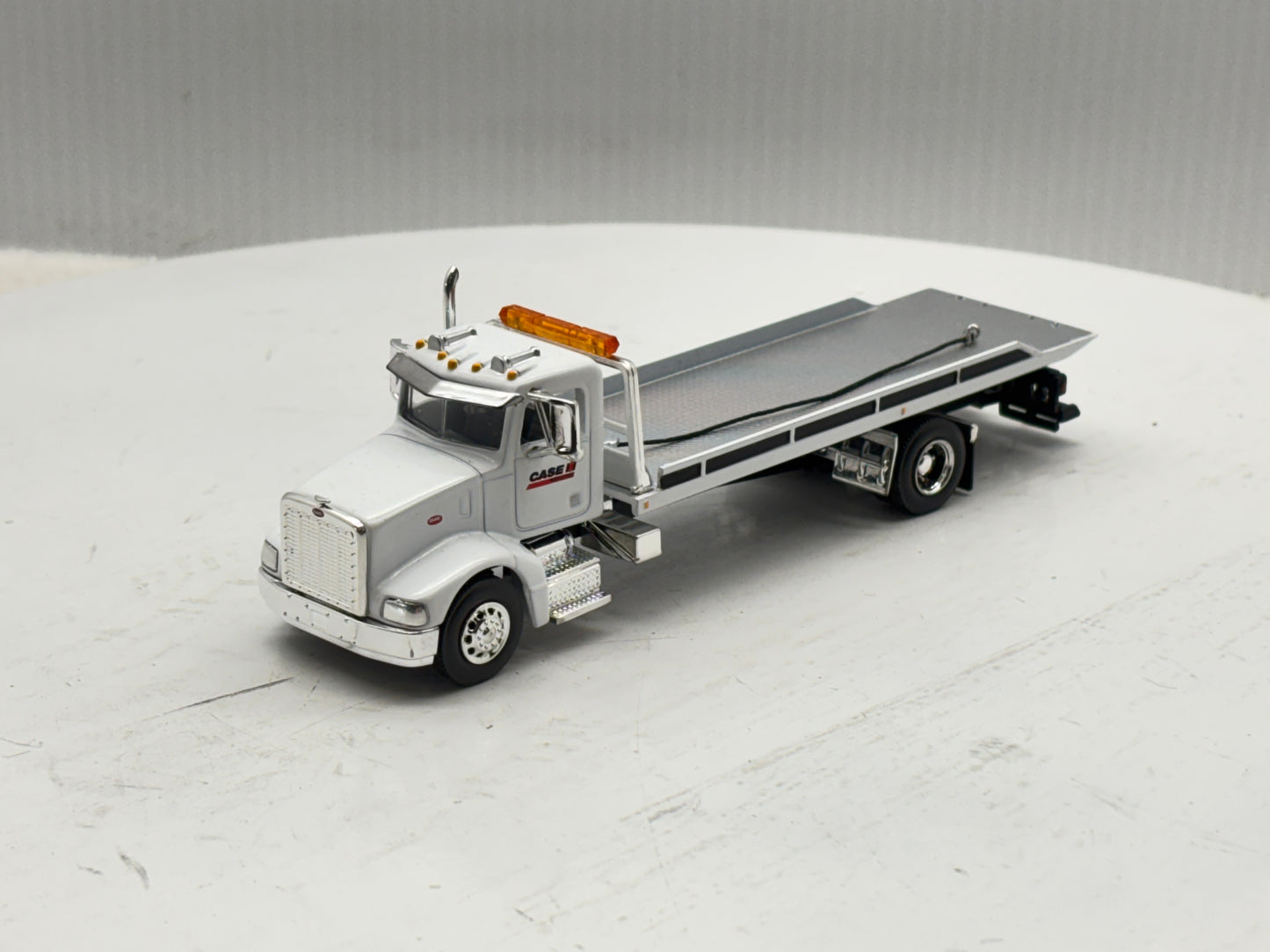 1/64 Peterbilt 385 Rollback White