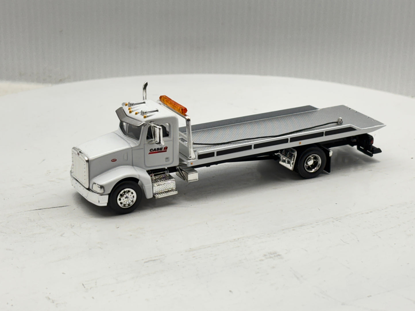 1/64 Peterbilt 385 Rollback White