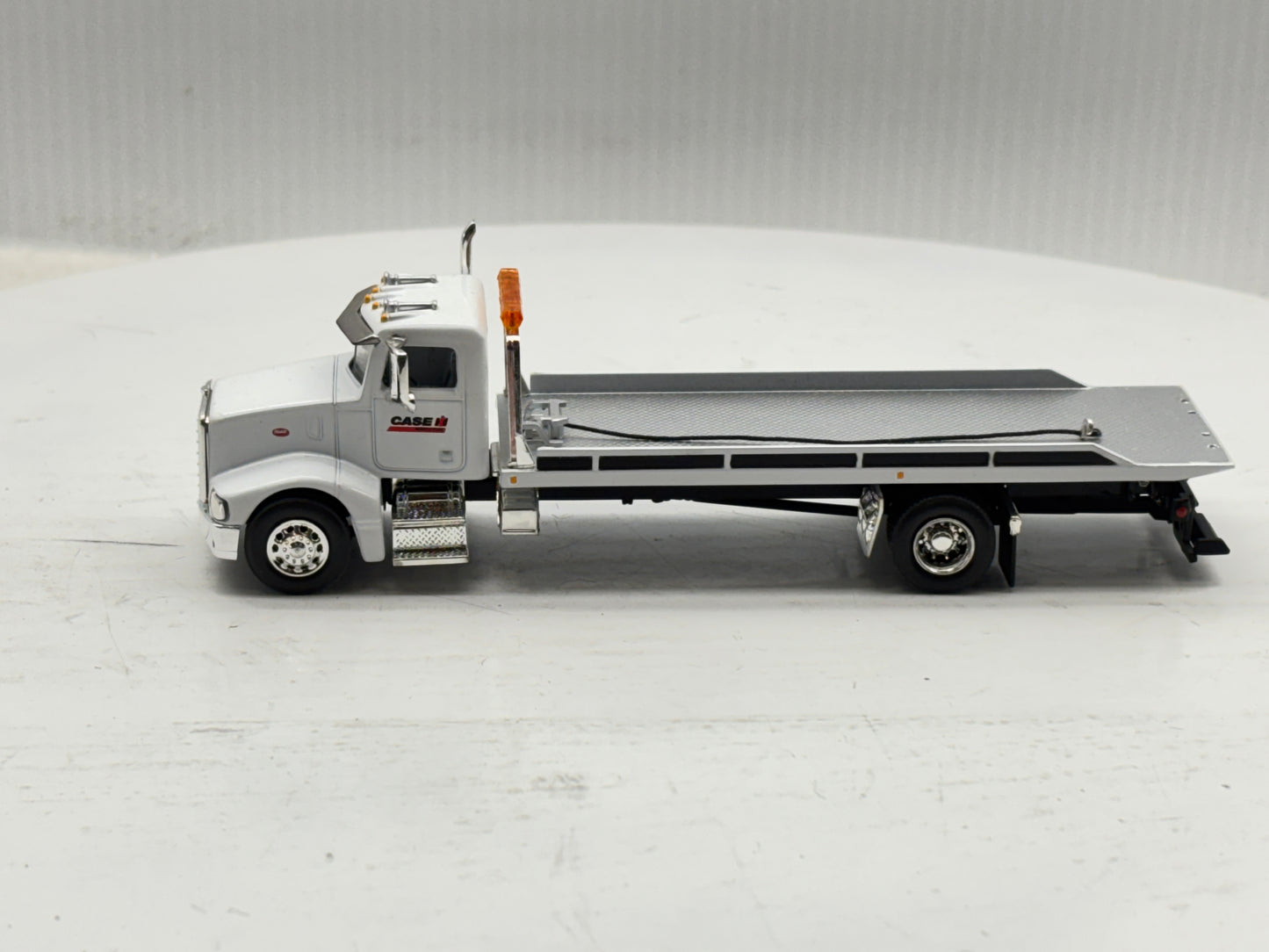 1/64 Peterbilt 385 Rollback White
