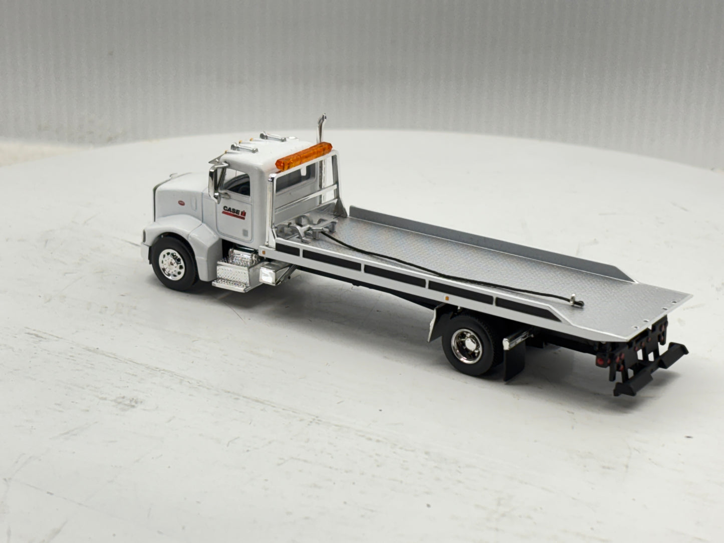 1/64 Peterbilt 385 Rollback White
