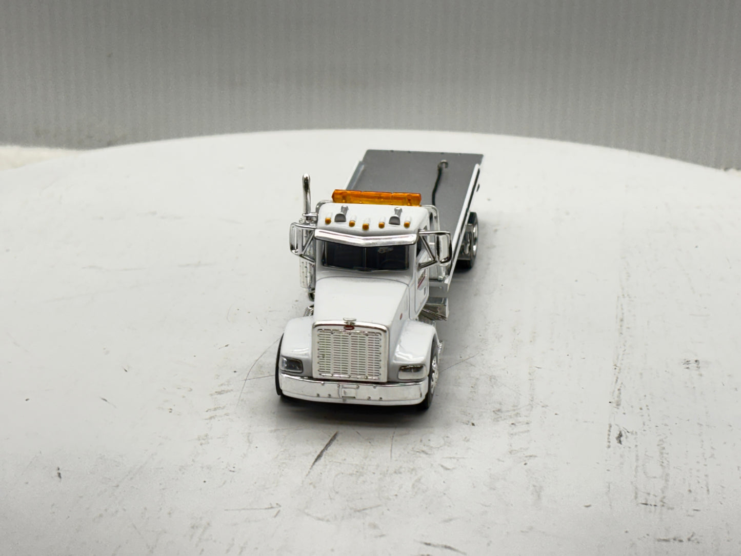1/64 Peterbilt 385 Rollback White