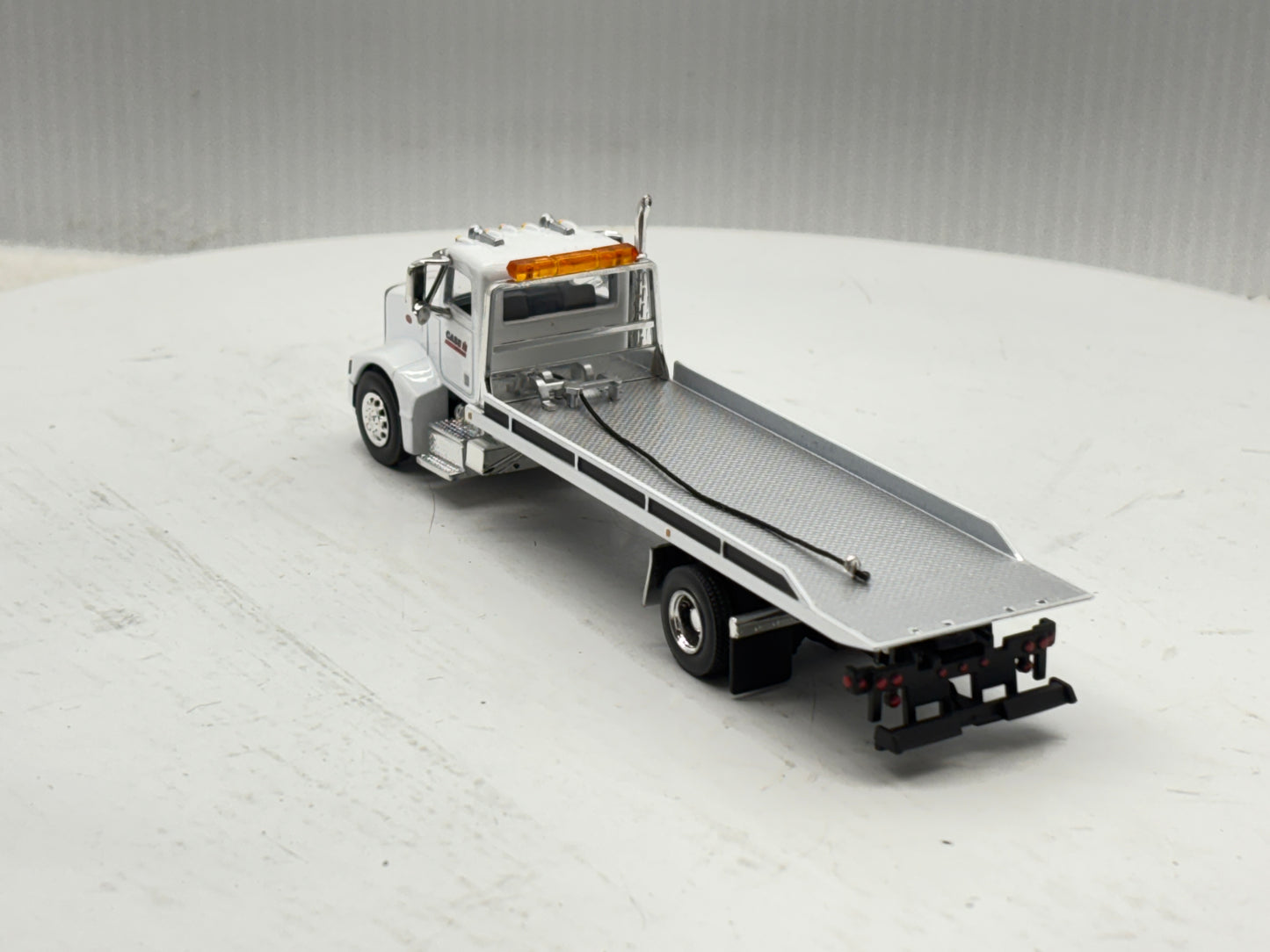 1/64 Peterbilt 385 Rollback White