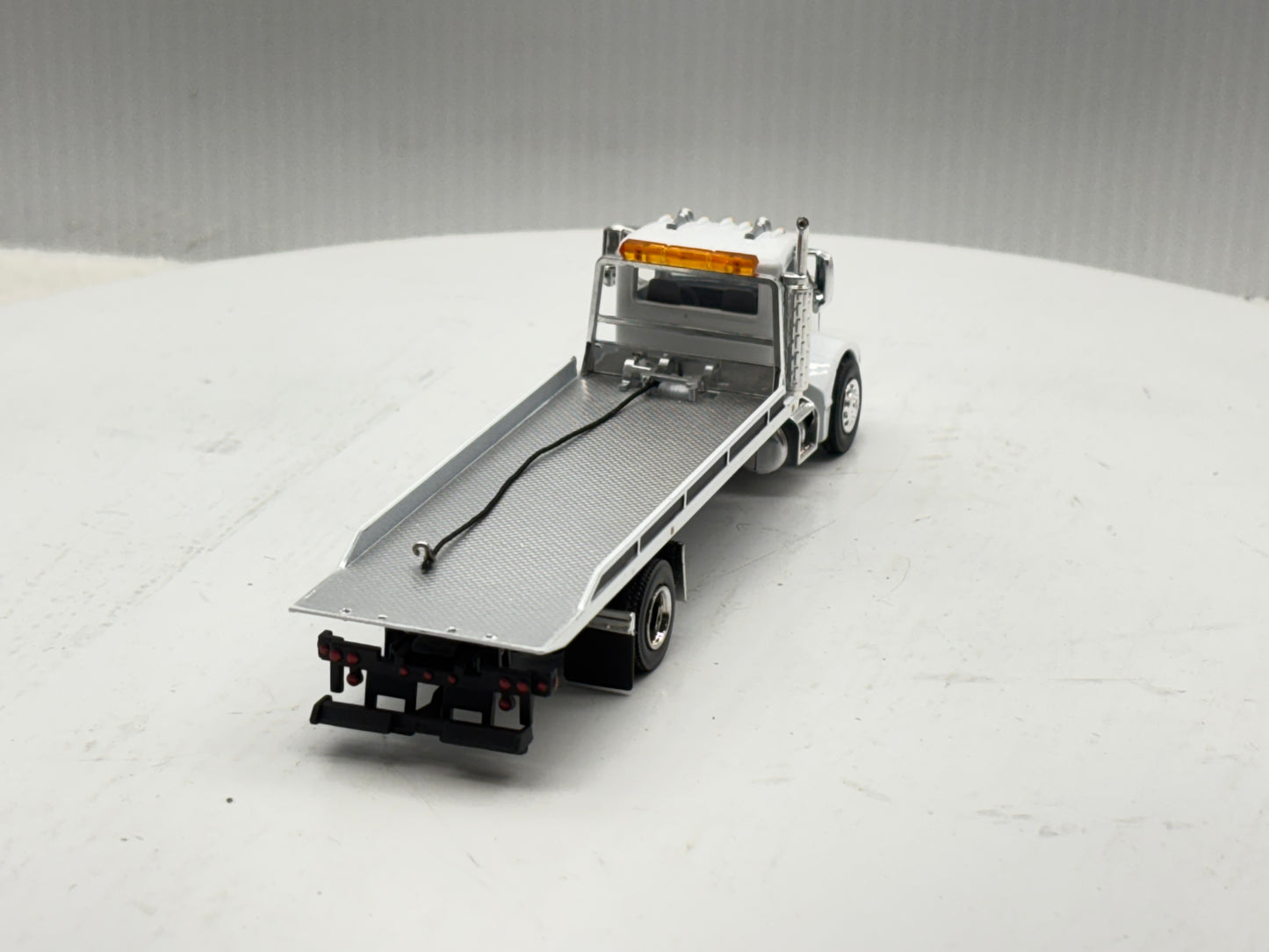 1/64 Peterbilt 385 Rollback White