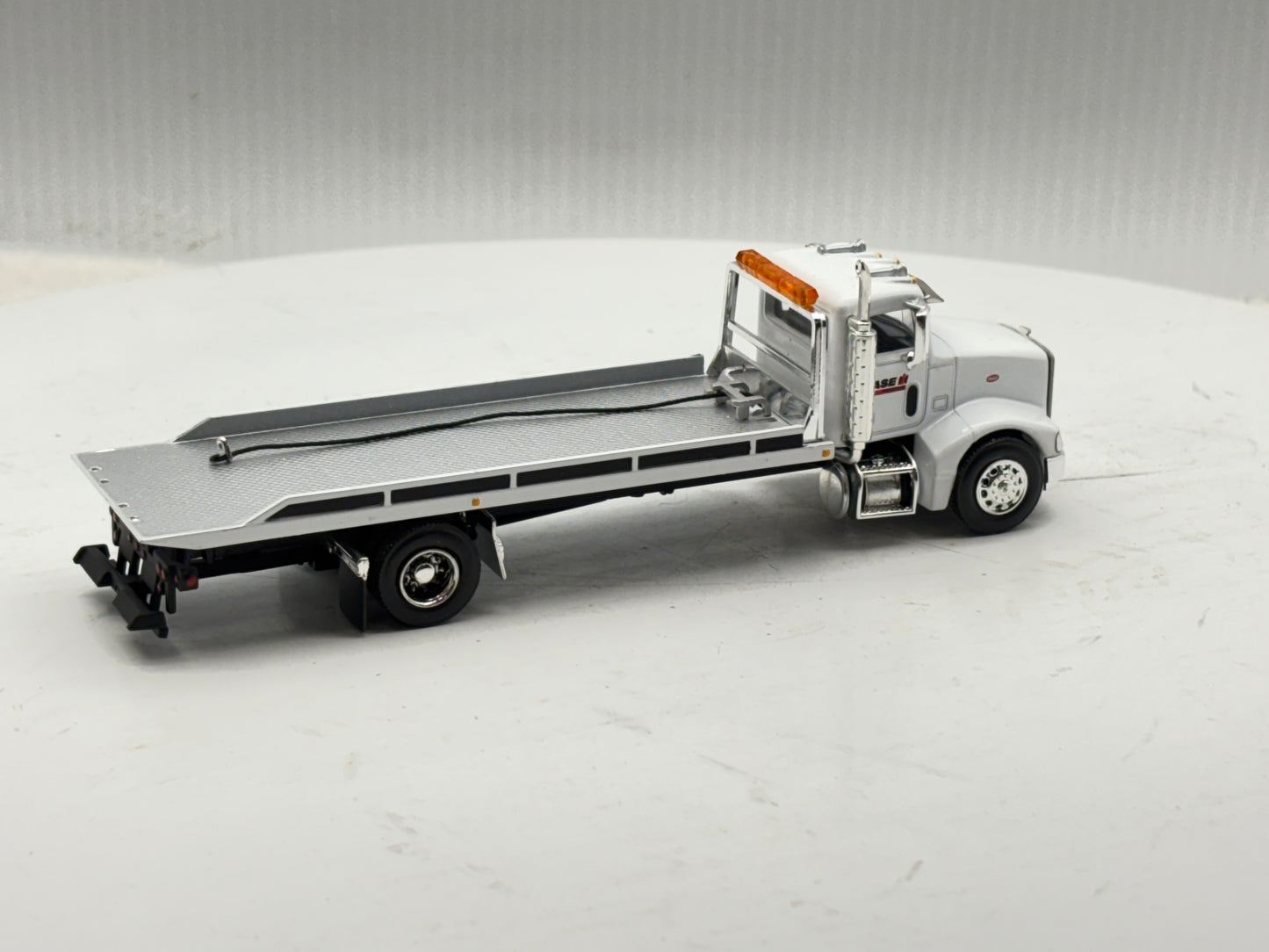 1/64 Peterbilt 385 Rollback White