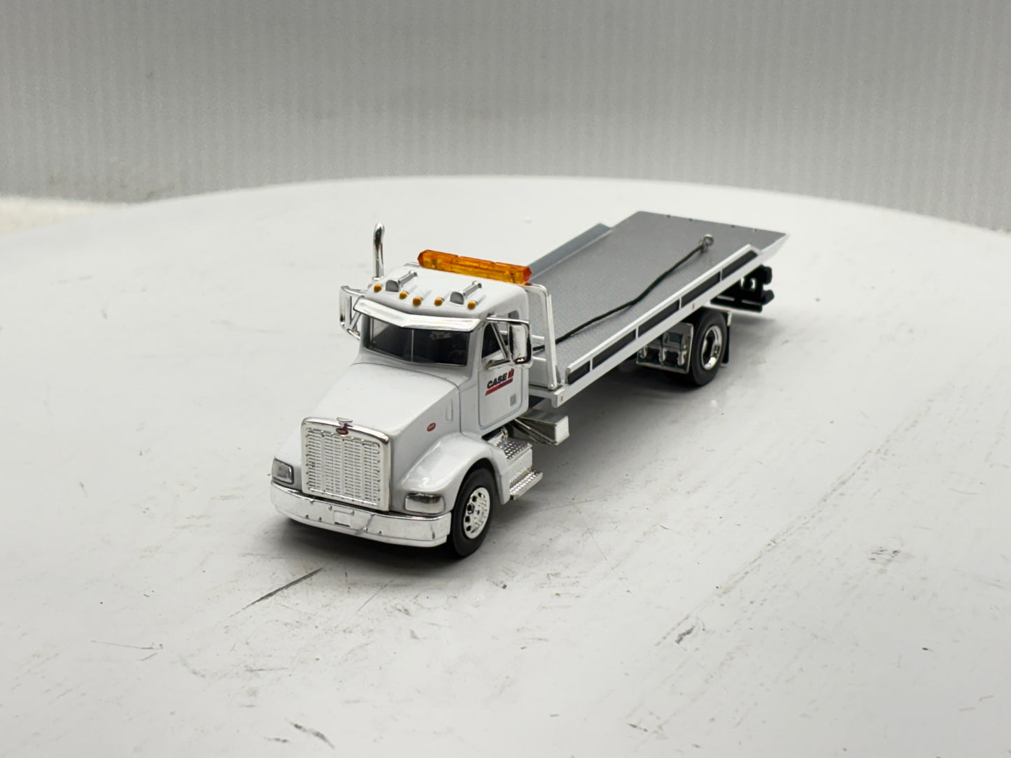 1/64 Peterbilt 385 Rollback White