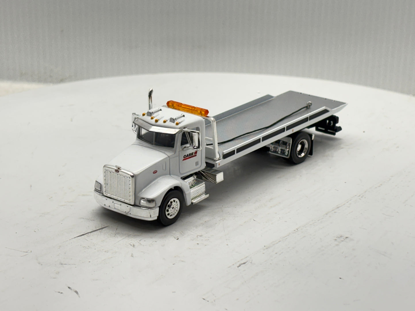 1/64 Peterbilt 385 Rollback White