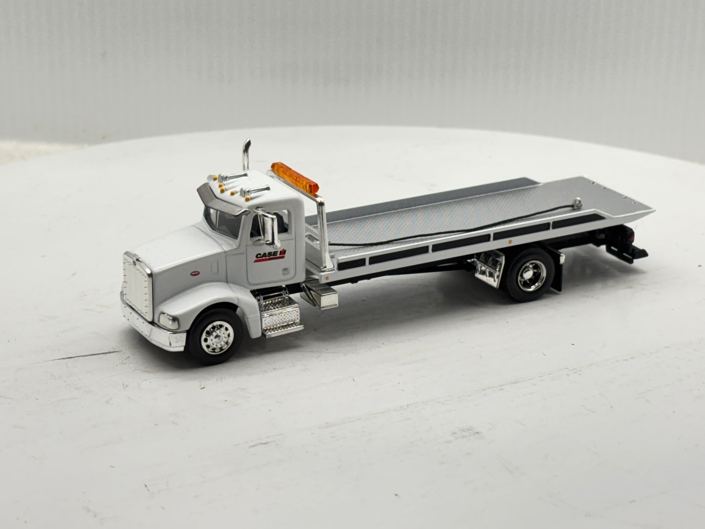 1/64 Peterbilt 385 Rollback White