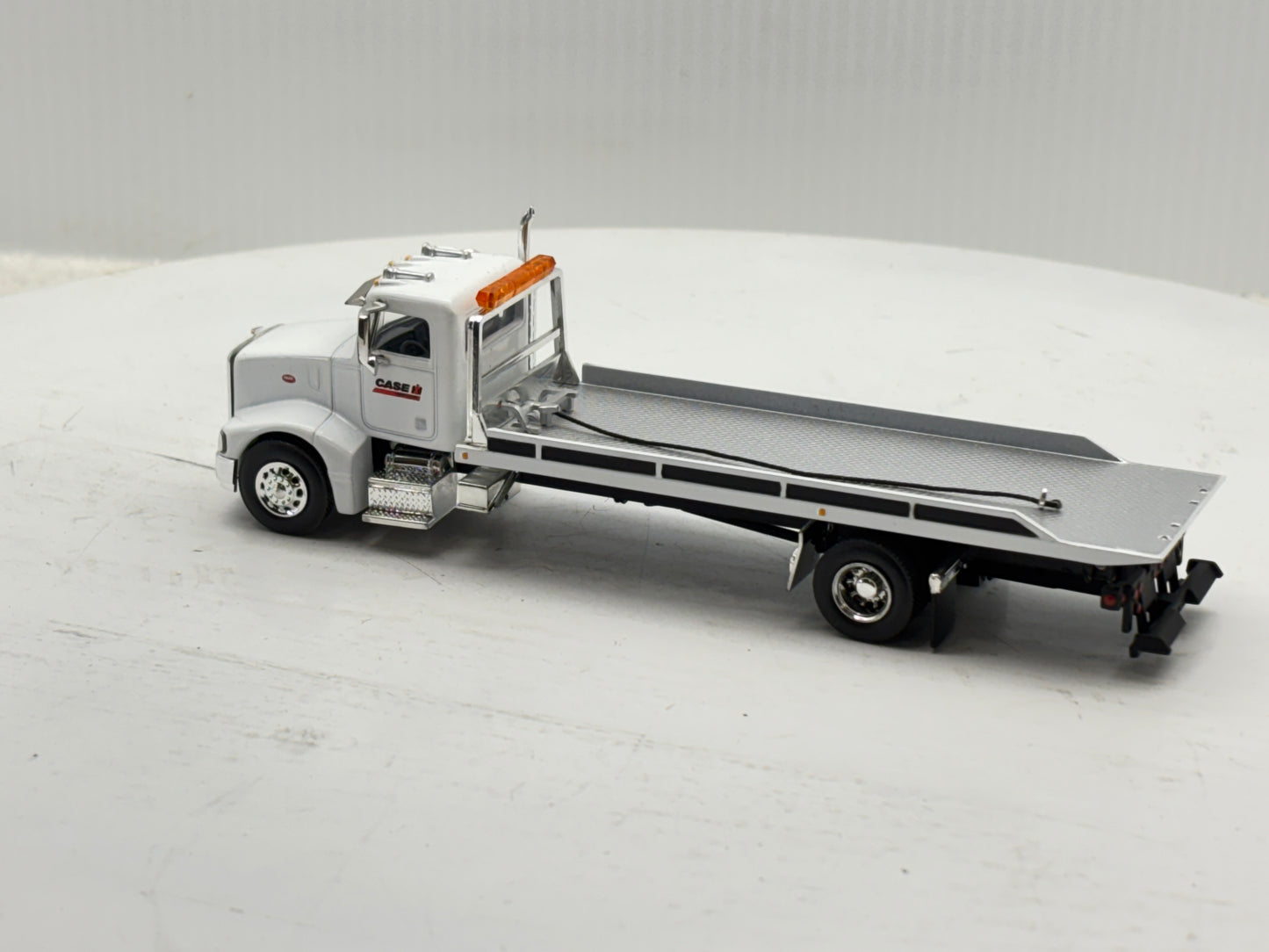 1/64 Peterbilt 385 Rollback White