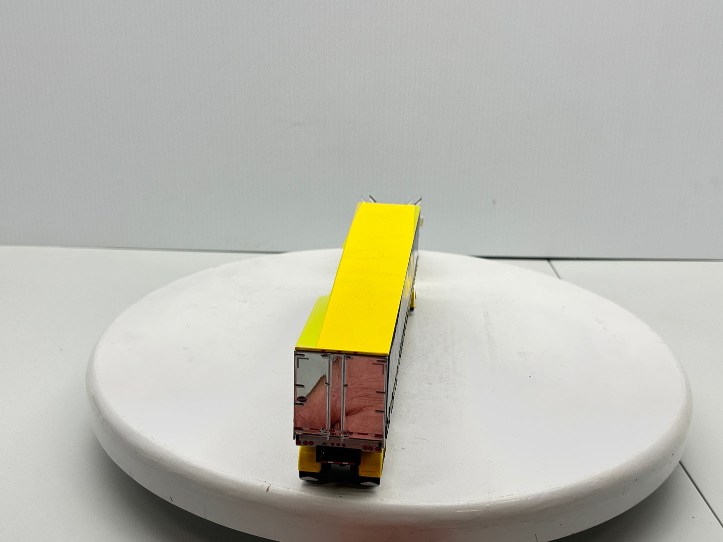 1/64 Peterbilt 63'' Flat Top (Yellow)