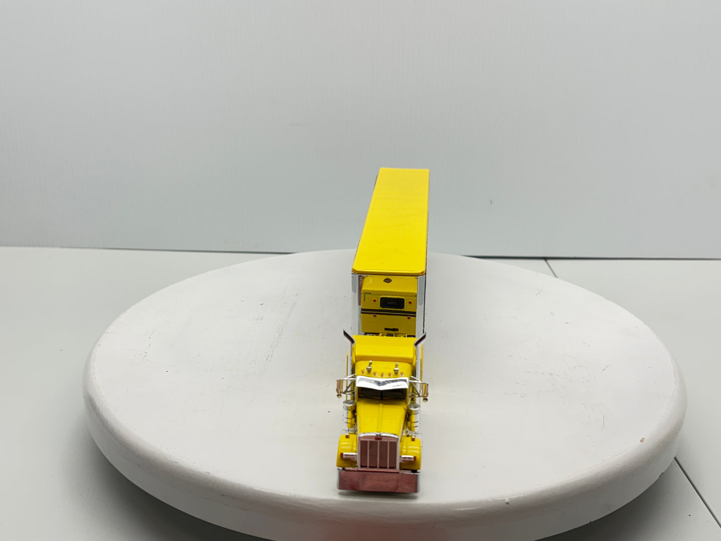 1/64 Peterbilt 63'' Flat Top (Yellow)