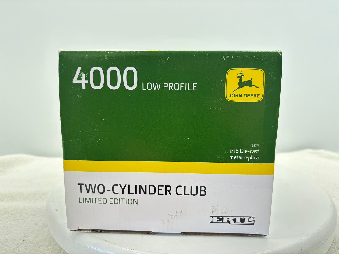 1/16 John Deere 4000 Two Cylinder