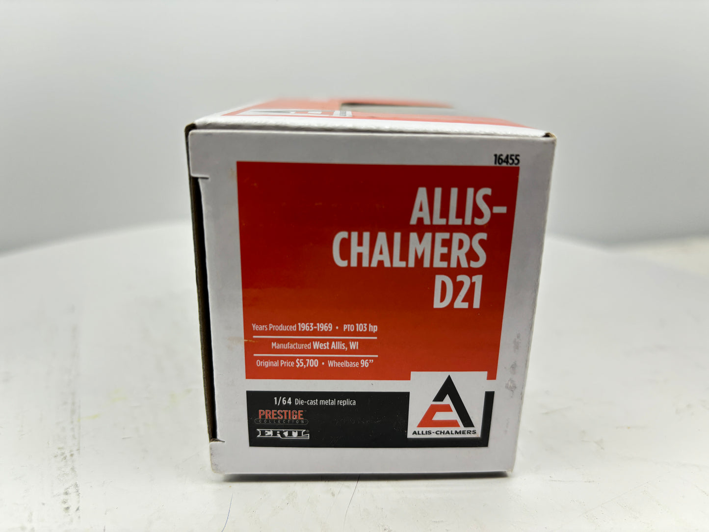 1/64 Allis-Chalmers D21 Prestige Silver Chase