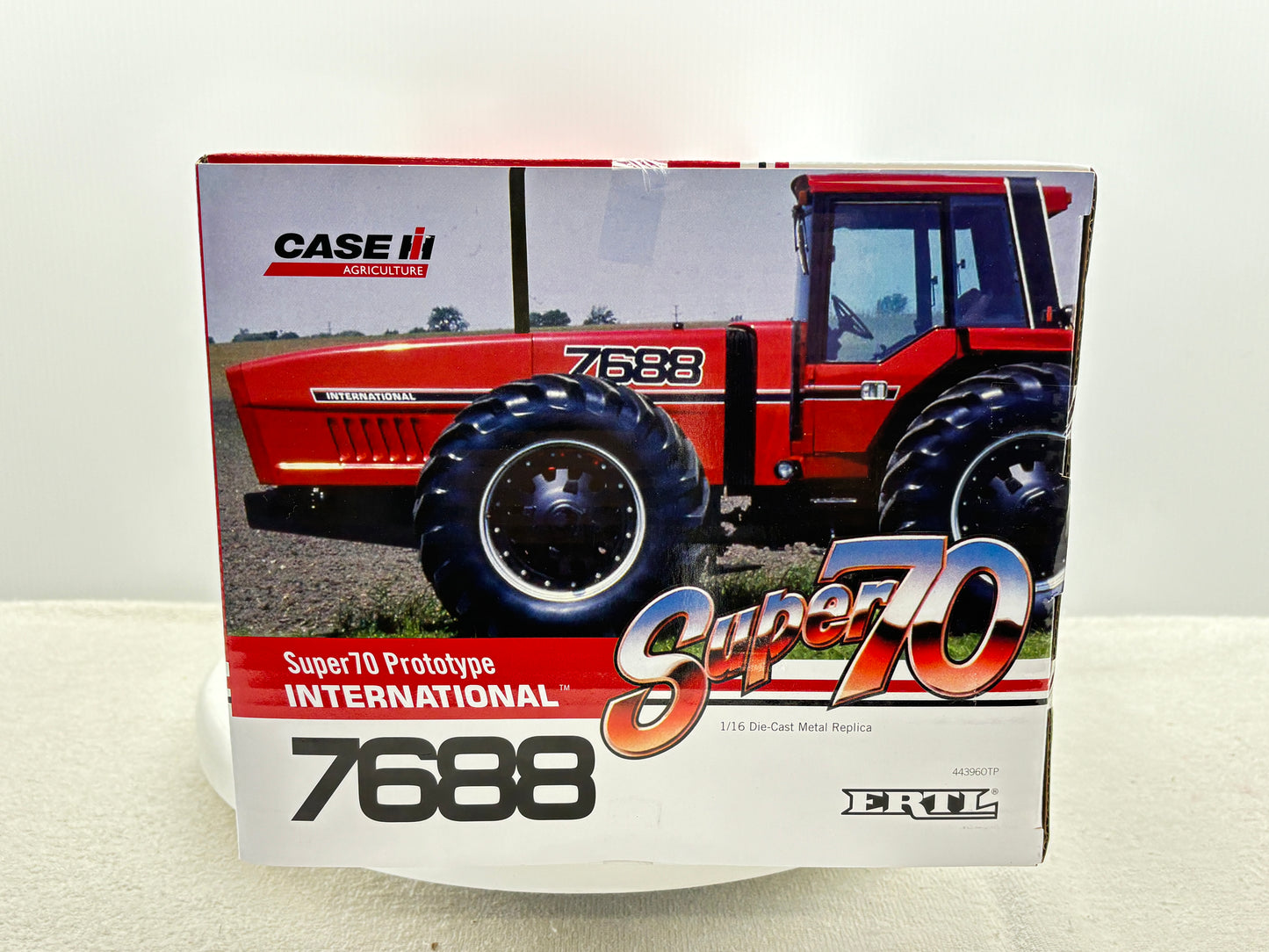 1/16 International 7688 Black