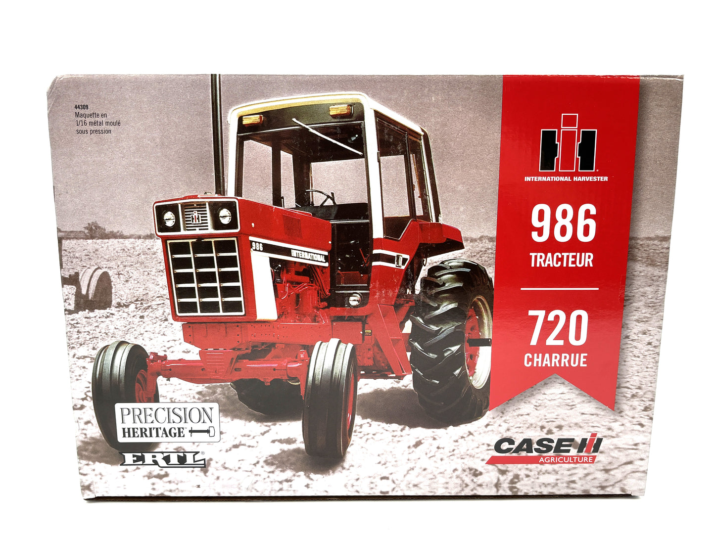 1/16 International 986 with Cab and 720 Plow