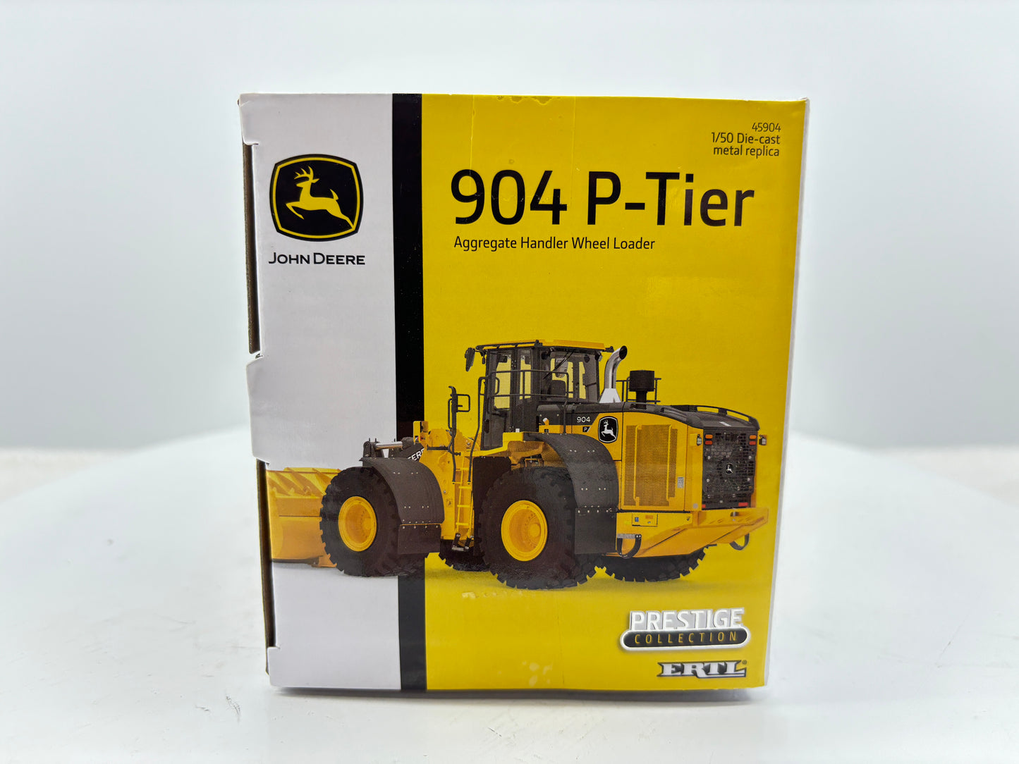 1/50 John Deere 904 P-Tier Prestige