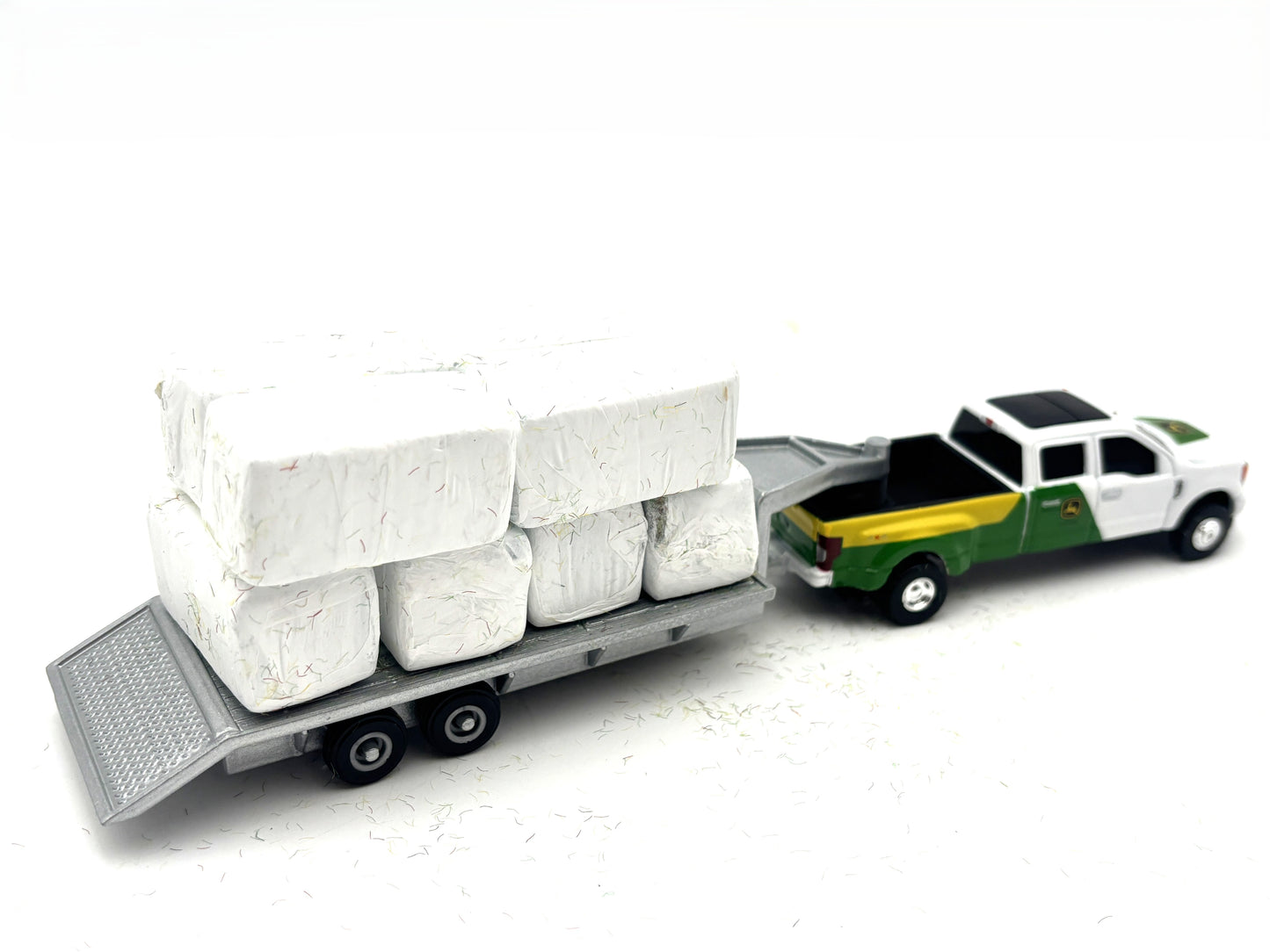 1/64 Silage Wrapped Bales 4' x 4' x 8'