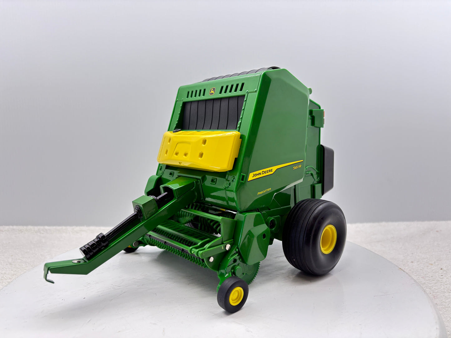 1/16 John Deere 561R