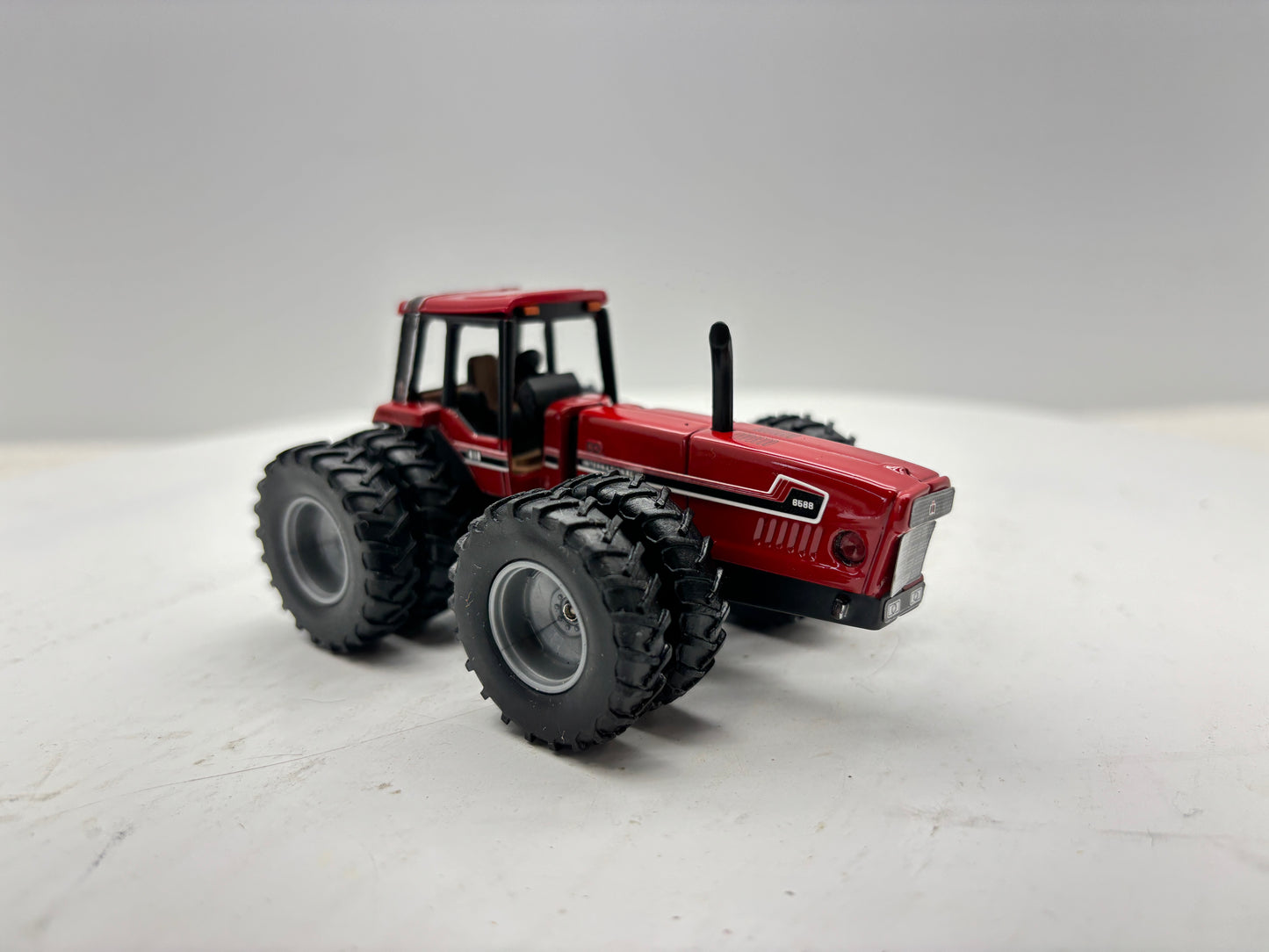 1/64 International 6588