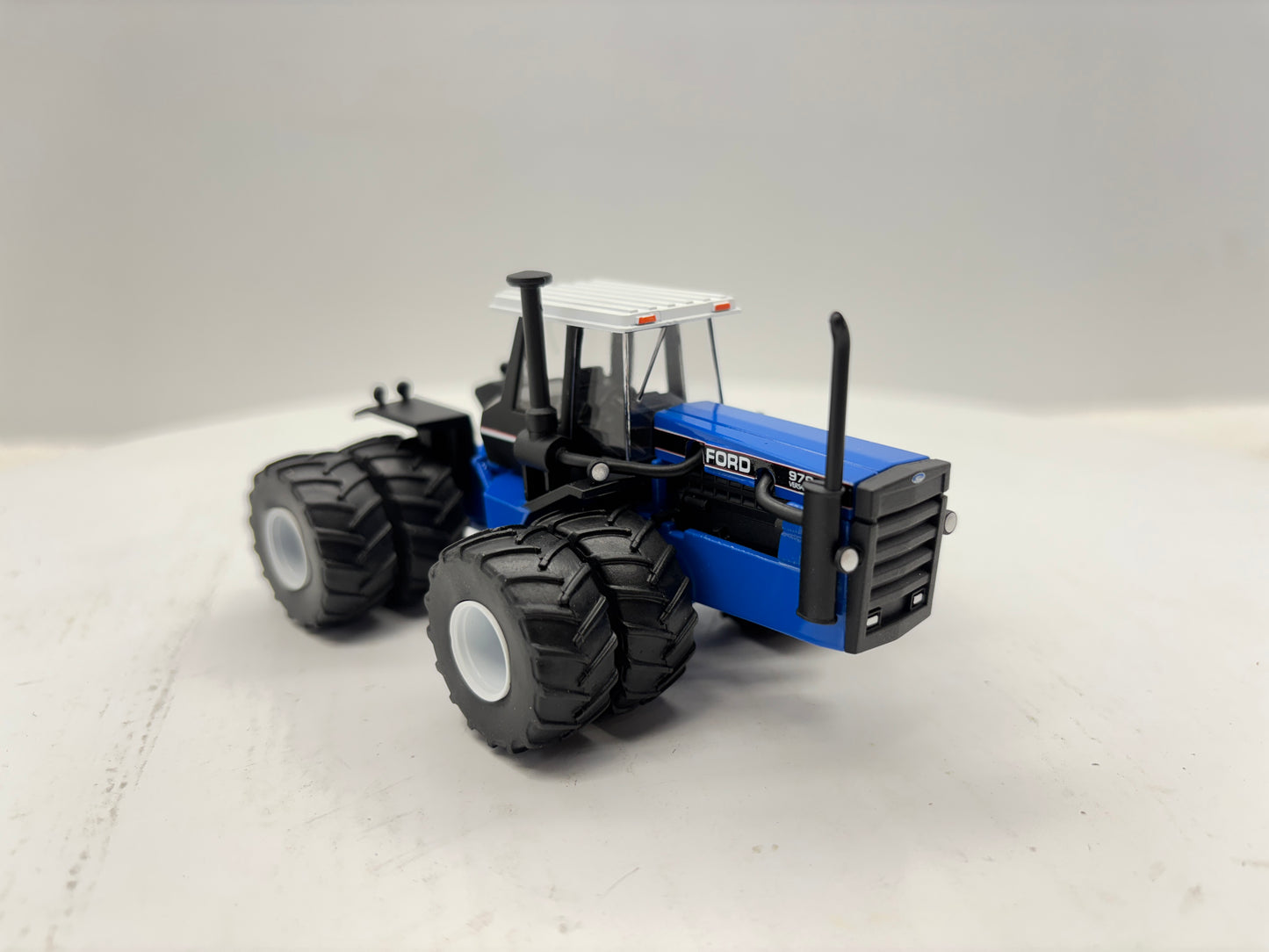 1/64 Ford Versatile 1156